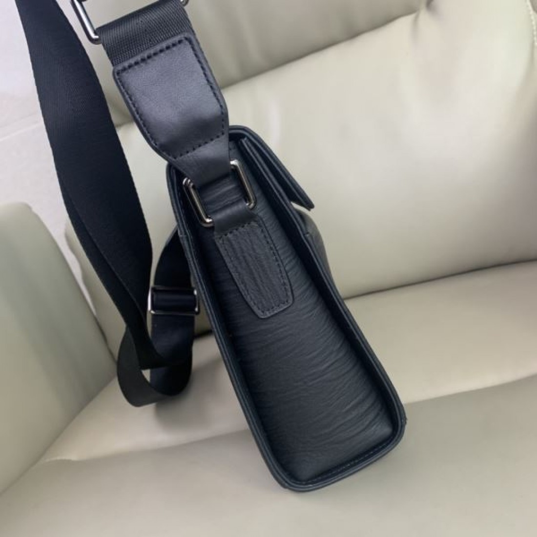 上品かつ機能的な ルイヴィトン コピー ショルダーバッグ LOUIS VUITTONで日常に輝きを