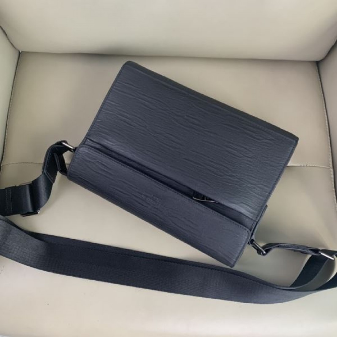 上品かつ機能的な ルイヴィトン コピー ショルダーバッグ LOUIS VUITTONで日常に輝きを