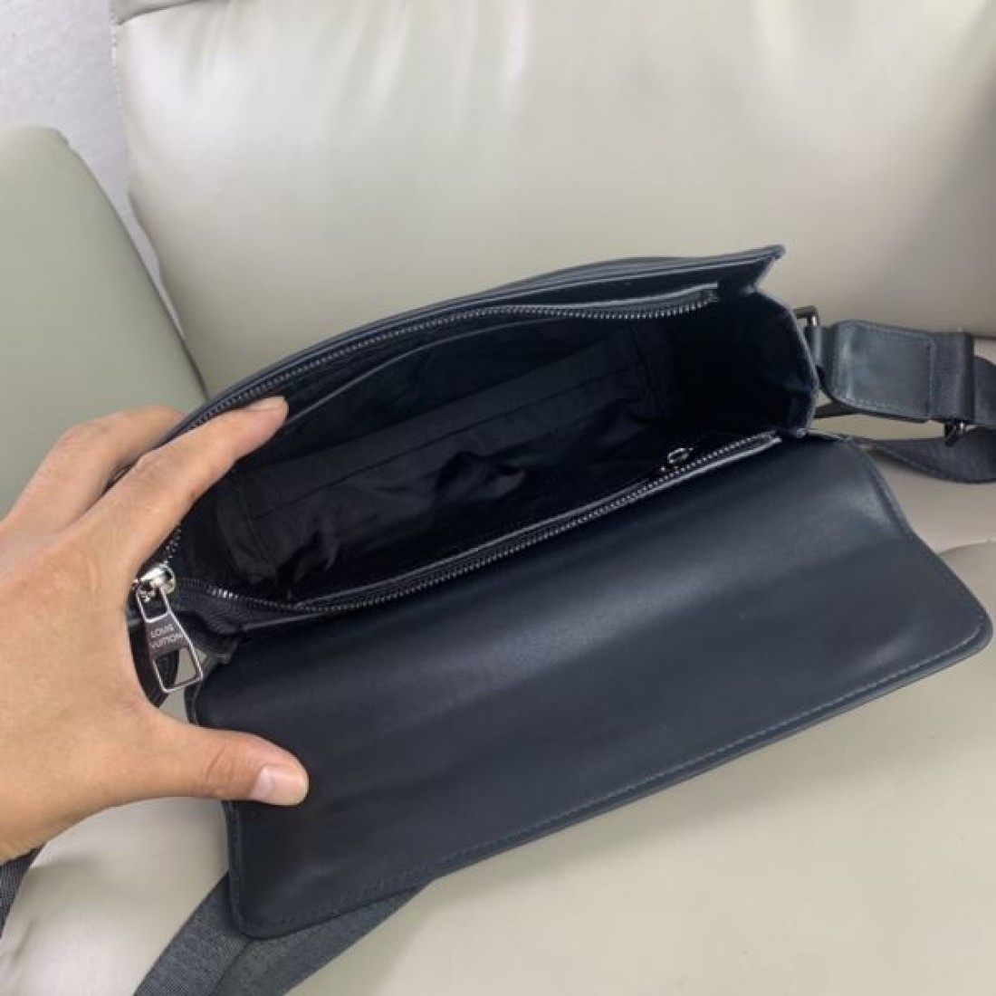 上品かつ機能的な ルイヴィトン コピー ショルダーバッグ LOUIS VUITTONで日常に輝きを