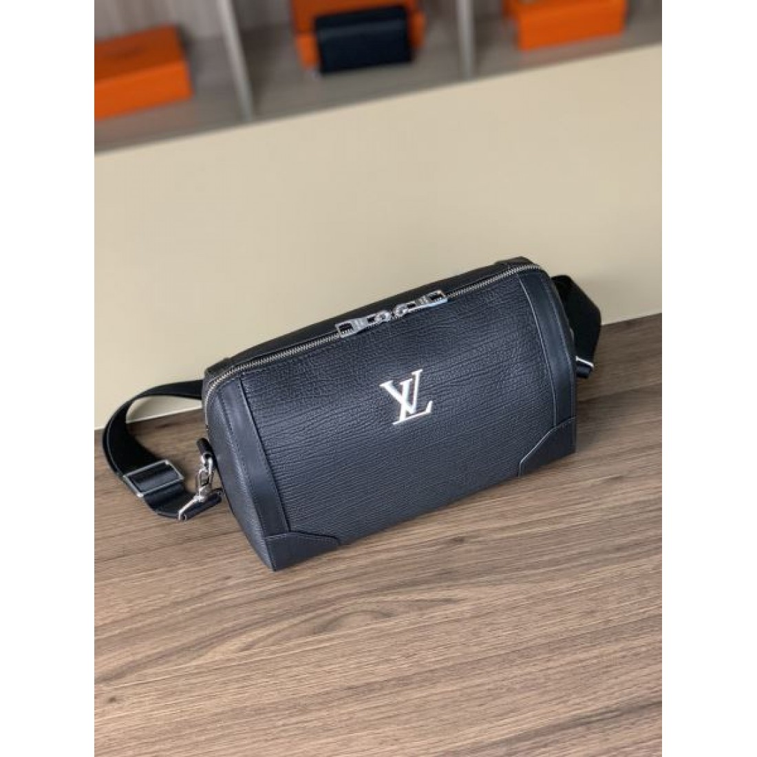 高級感あふれる LOUIS VUITTON ルイヴィトン コピー ショルダーバッグ シンプルで