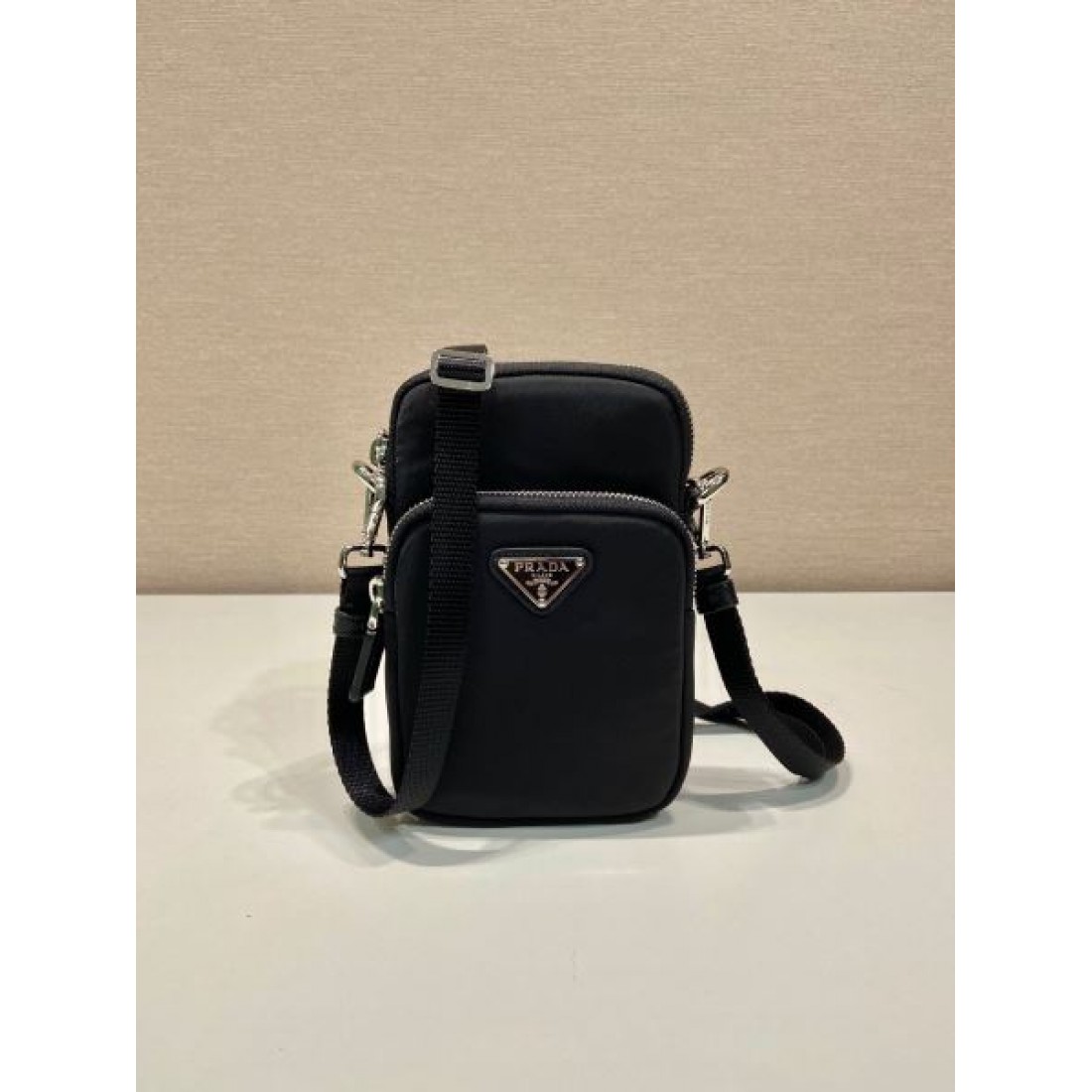 上品で洗練された PRADA コピー ショルダーバッグ プラダ 魅力
