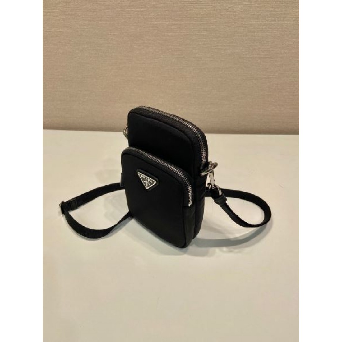 上品で洗練された PRADA コピー ショルダーバッグ プラダ 魅力