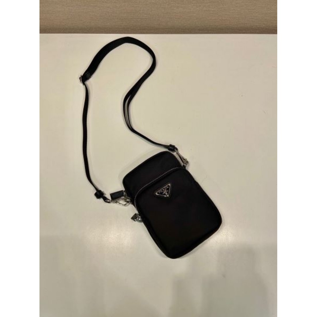 上品で洗練された PRADA コピー ショルダーバッグ プラダ 魅力