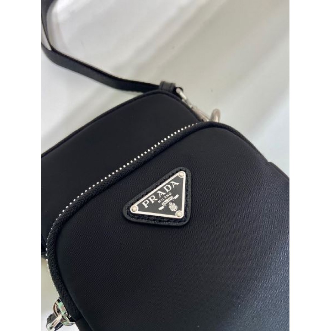 上品で洗練された PRADA コピー ショルダーバッグ プラダ 魅力