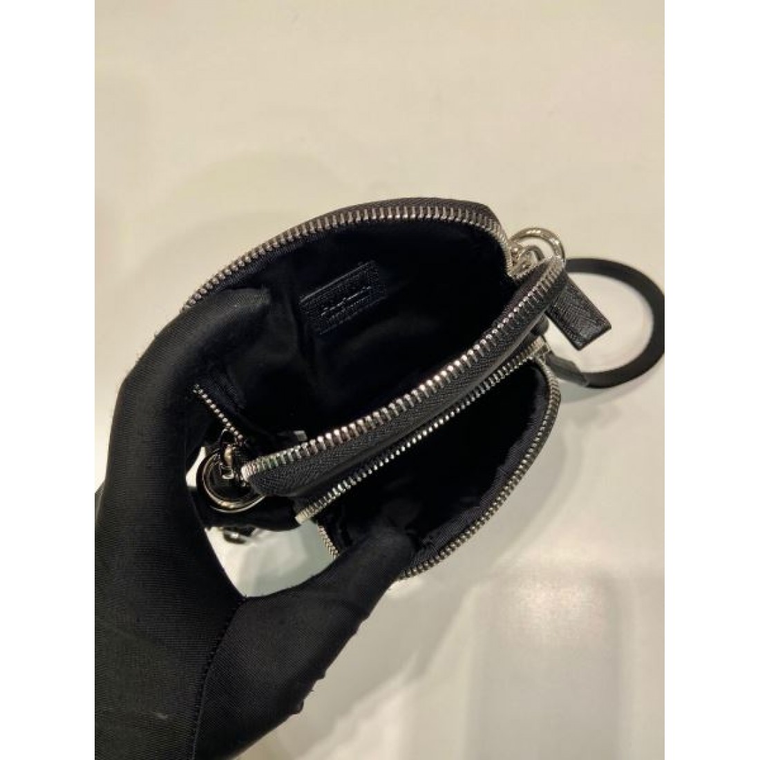 上品で洗練された PRADA コピー ショルダーバッグ プラダ 魅力