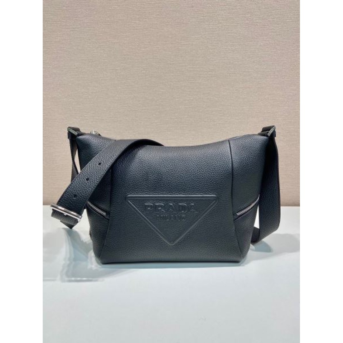 人気の PRADA プラダ コピー ショルダーバッグ エレガントで