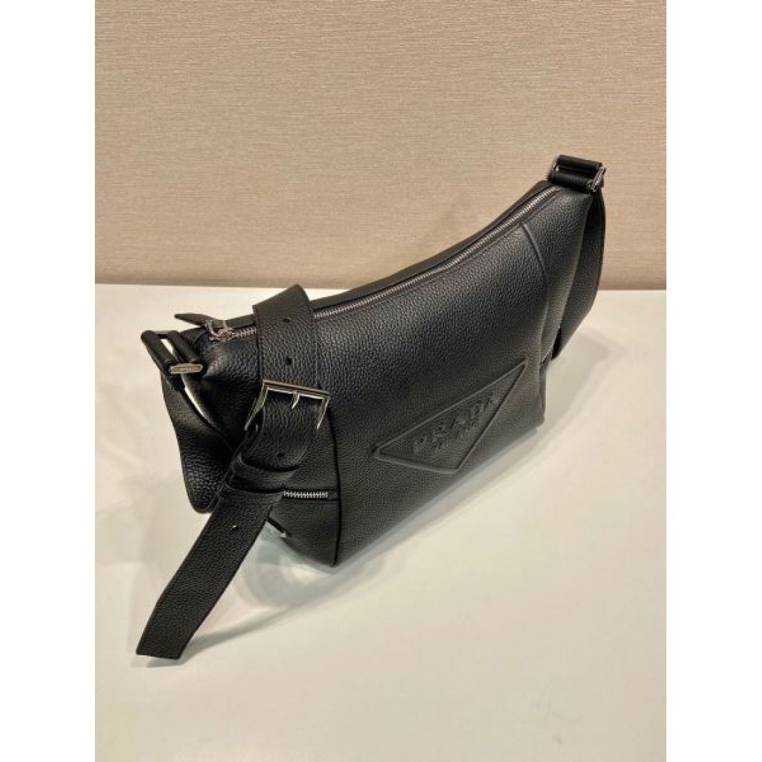 人気の PRADA プラダ コピー ショルダーバッグ エレガントで