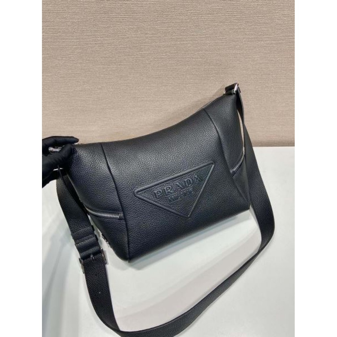 人気の PRADA プラダ コピー ショルダーバッグ エレガントで