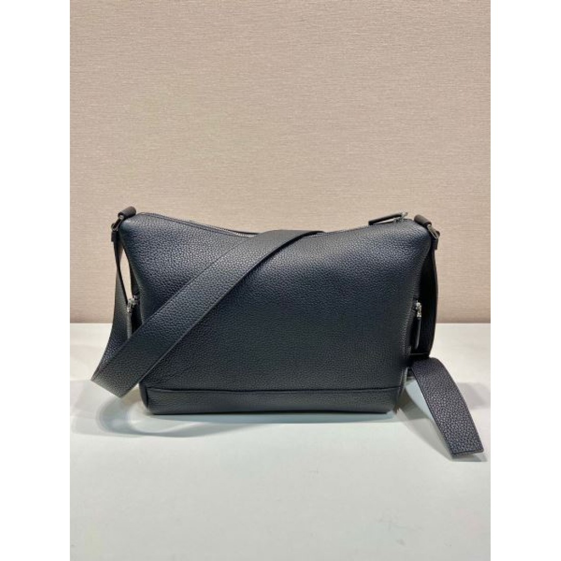 人気の PRADA プラダ コピー ショルダーバッグ エレガントで