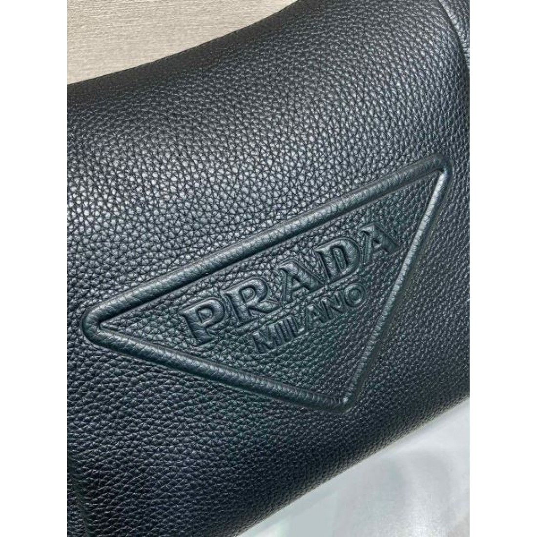 人気の PRADA プラダ コピー ショルダーバッグ エレガントで