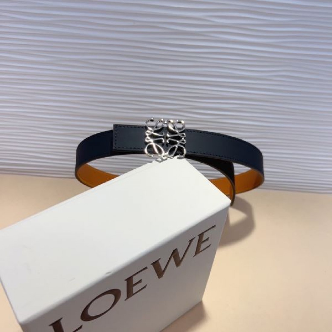  ロエベ コピー ベルト LOEWEで洗練されたモダンな印象を引き立てる