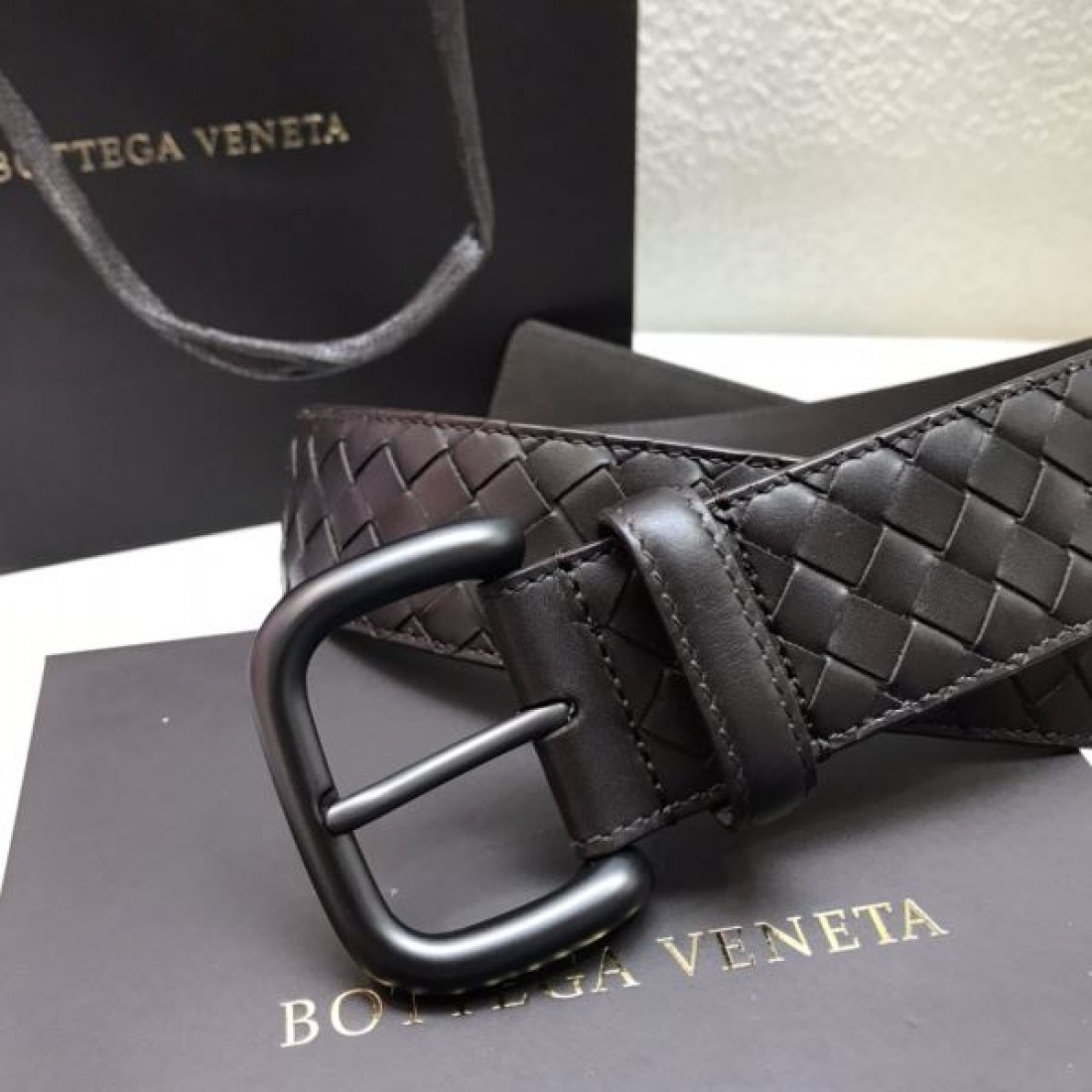 洗練された質感 BOTTEGA VENETA ボッテガヴェネタ コピー ベルト 上品な大人の装いに