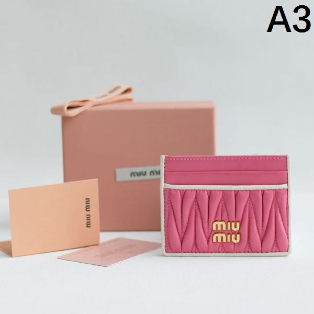  ミュウミュウ コピー カードケース MIU MIU 優雅でフェミニンな印象が光る