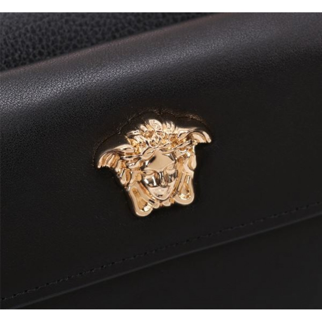 存在感たっぷりの VERSACE ヴェルサーチェ コピー クラッチバッグ ラグジュアリーな
