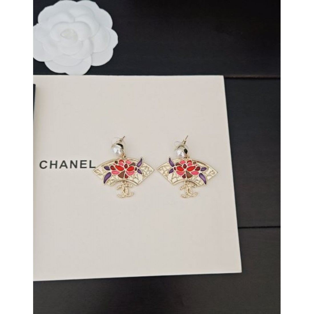  エレガントで華やかな シャネル コピー イヤリング CHANEL 洗練の輝き