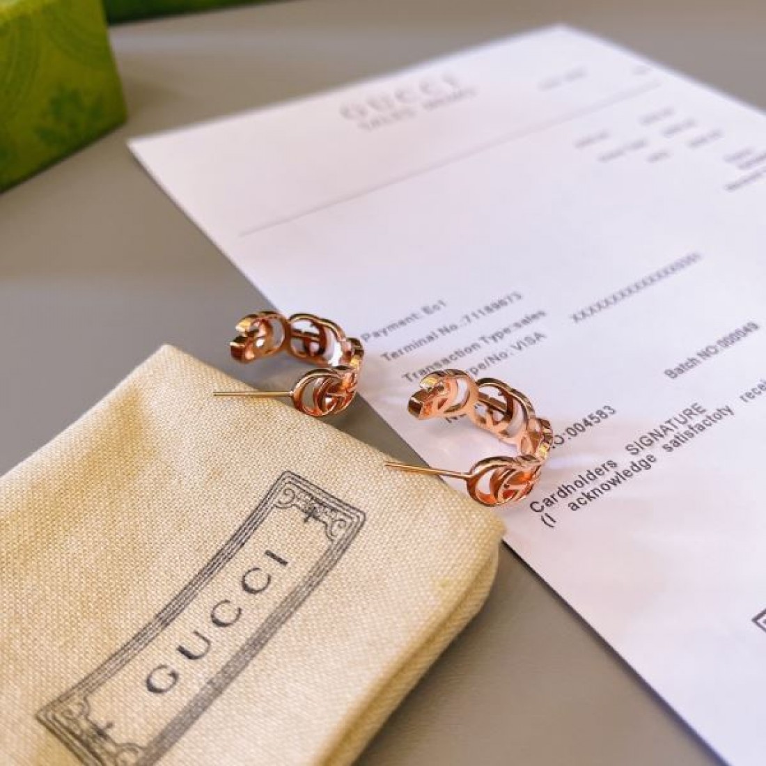 GUCCI グッチ コピー イヤリング 高級感ただようシックなデザイン