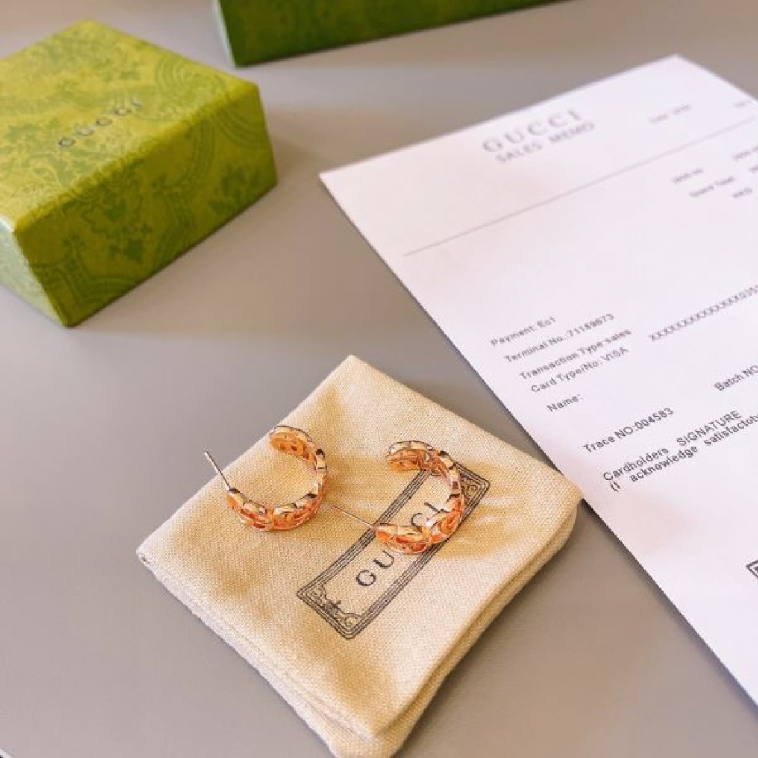GUCCI グッチ コピー イヤリング 高級感ただようシックなデザイン
