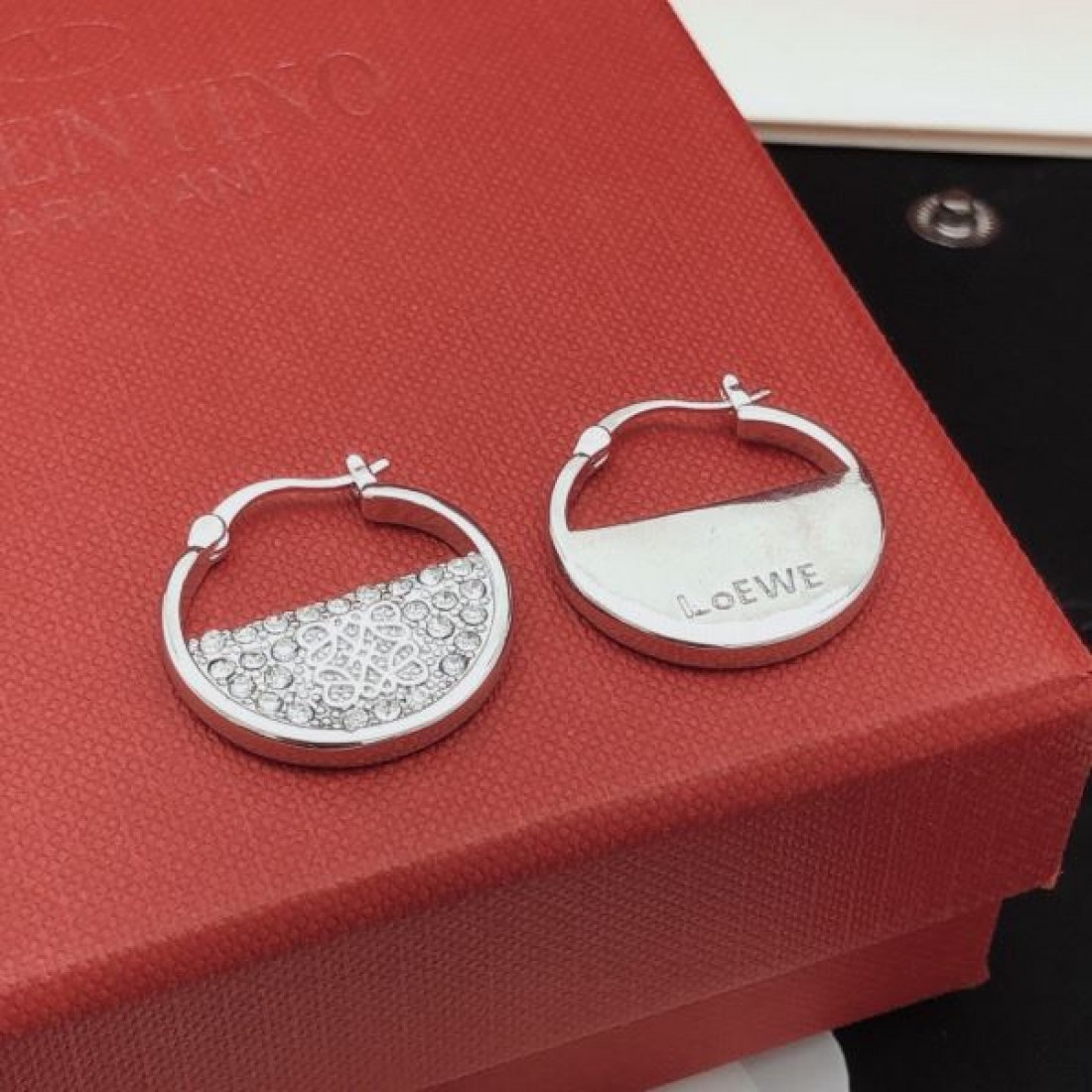  華やかで優雅な ロエベ コピー イヤリング LOEWE 特別な雰囲気に