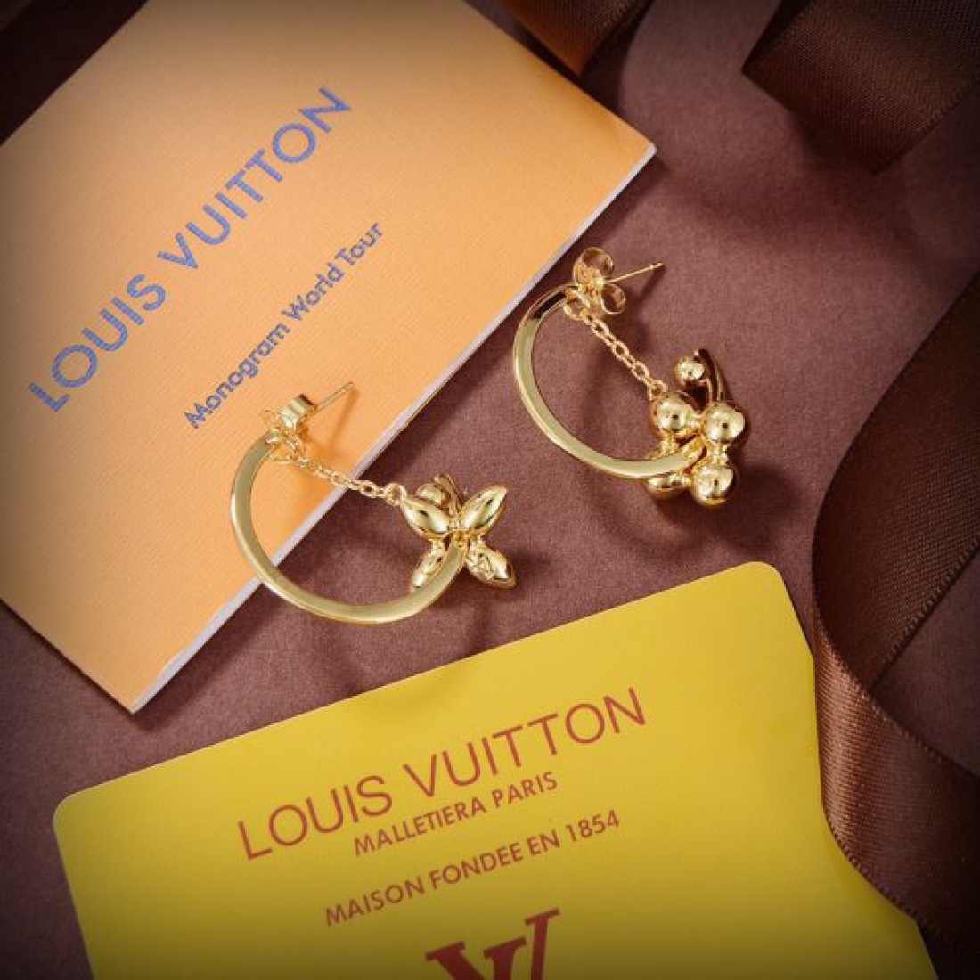 人気の LOUIS VUITTON ルイヴィトン コピー イヤリング でフェミニンに