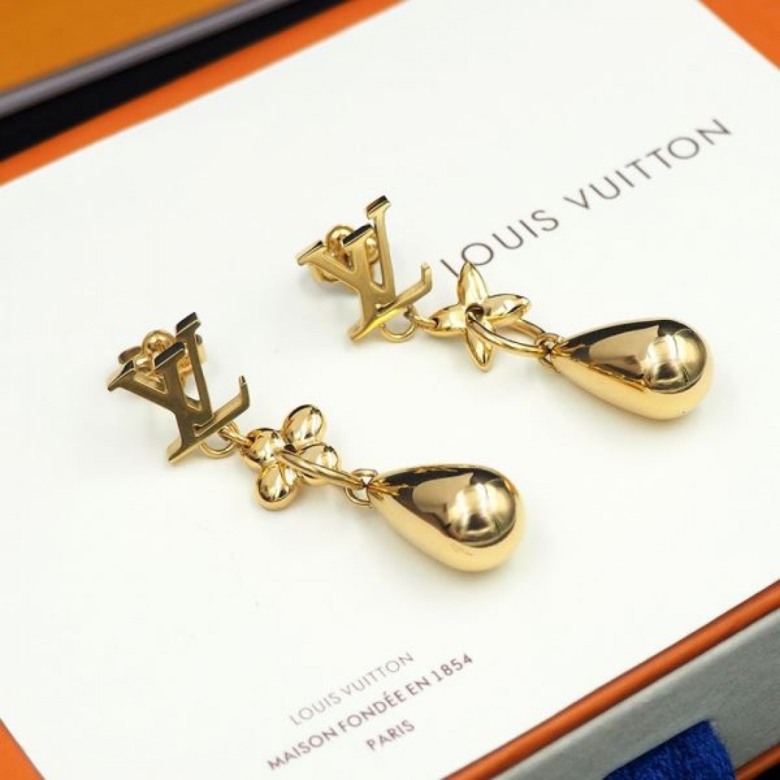  モダンで魅力的な ルイヴィトン コピー イヤリング LOUIS VUITTON 存在感アップ