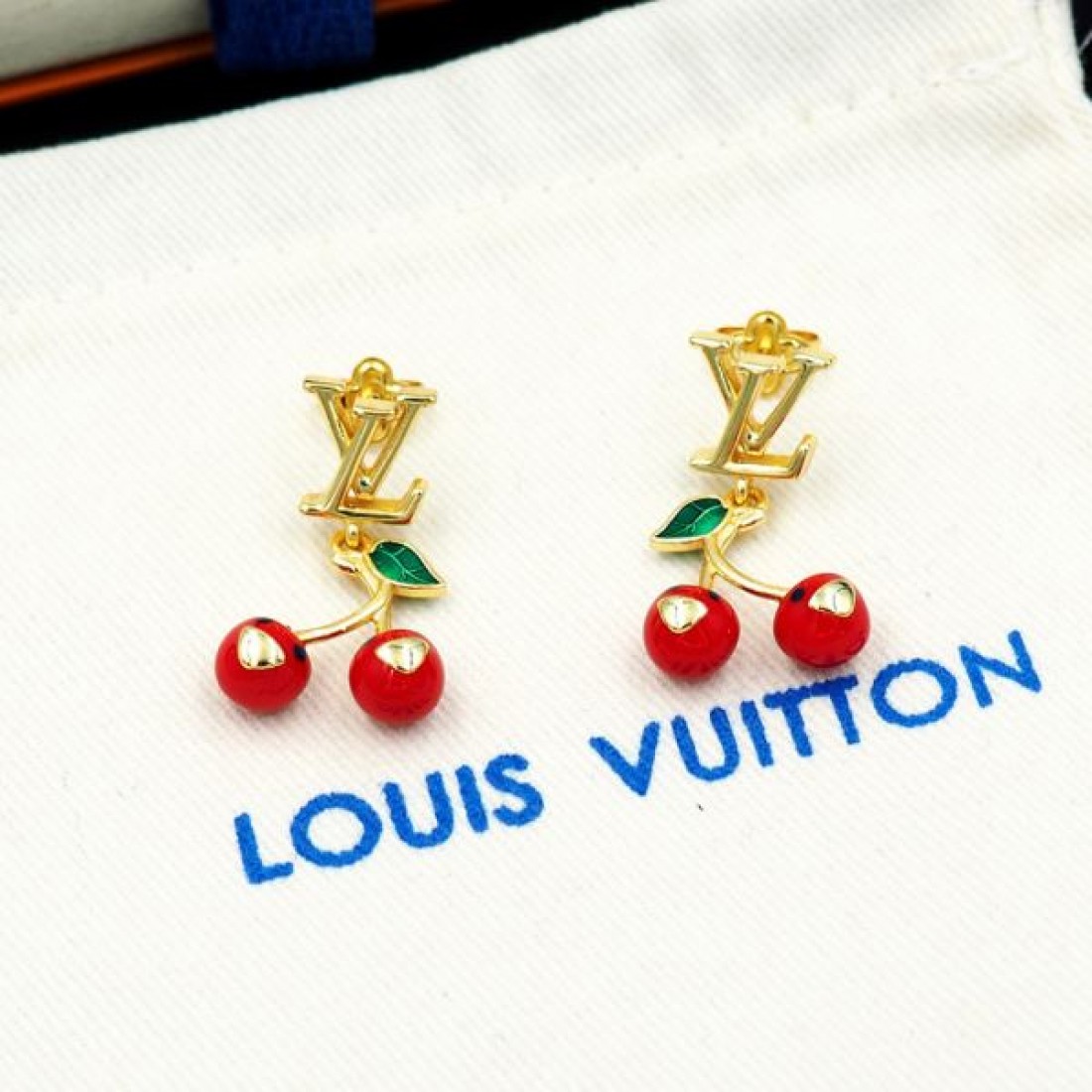 LOUIS VUITTON コピー イヤリング ルイヴィトン 上質で大人の女性らしい印象