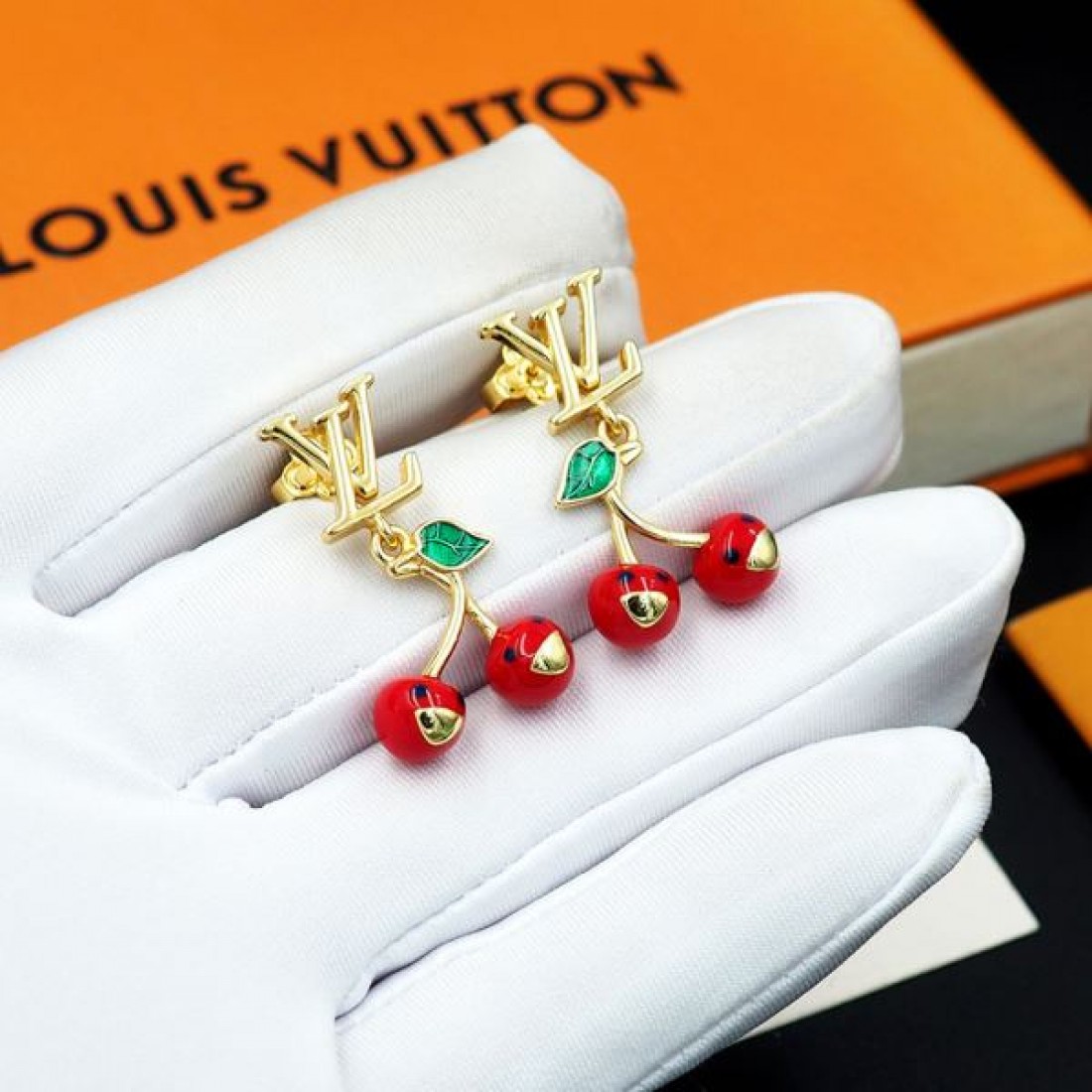 LOUIS VUITTON コピー イヤリング ルイヴィトン 上質で大人の女性らしい印象