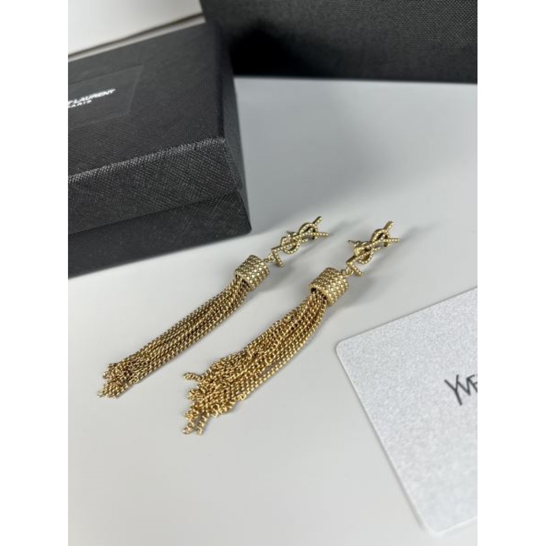  洗練された雰囲気を纏う イヴサンローラン コピー イヤリング YSL 特別な魅力