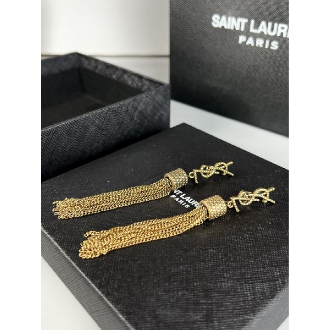  洗練された雰囲気を纏う イヴサンローラン コピー イヤリング YSL 特別な魅力