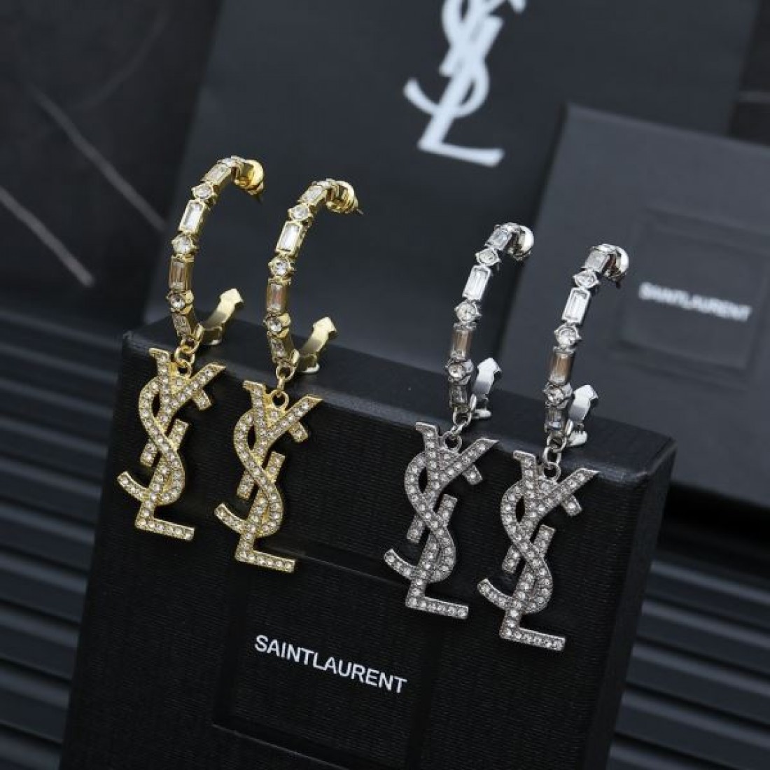  魅惑的で存在感ある YSL イヴサンローラン コピー イヤリング 華やかな輝き