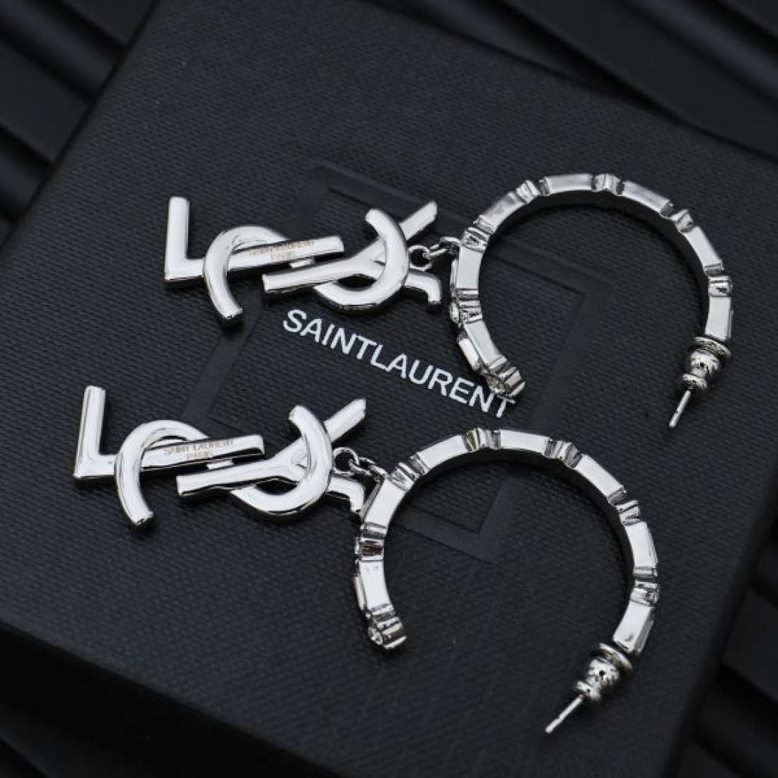 魅惑的で存在感ある YSL イヴサンローラン コピー イヤリング 華やかな輝き