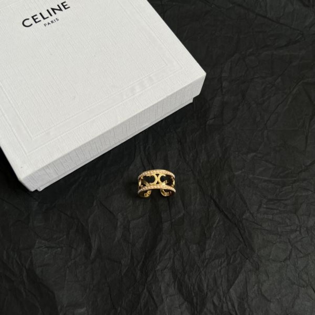 スタイリッシュな魅力 CELINE セリーヌ スーパーコピー リング 大人っぽく