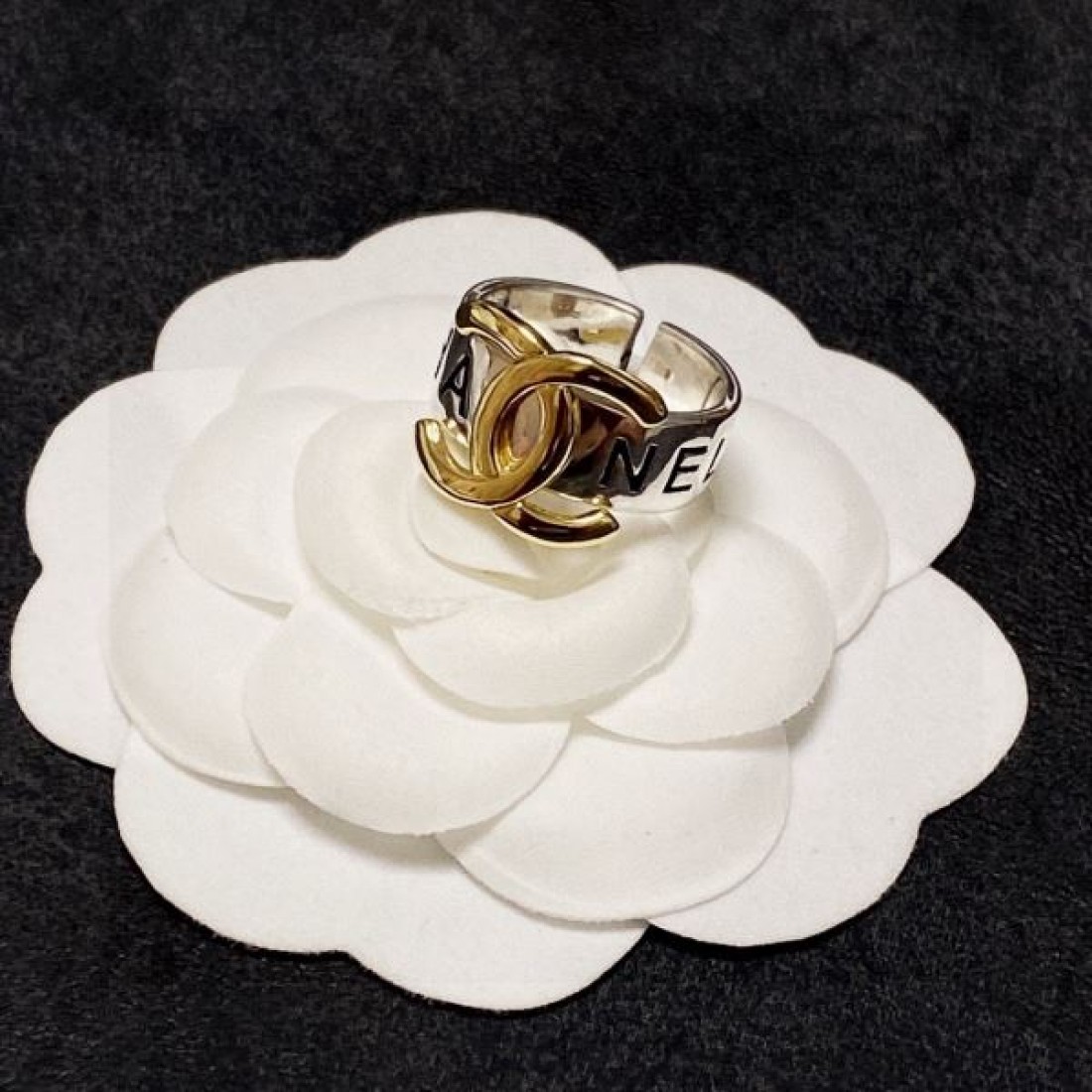 華やかさ CHANEL スーパーコピー リング シャネル で洗練された