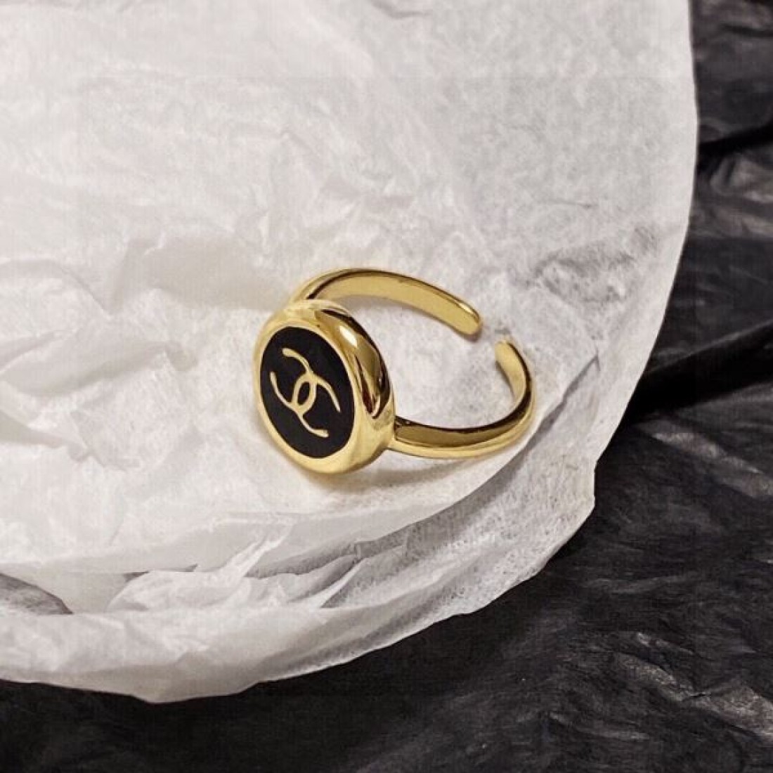 上品な輝きを放つ シャネル CHANEL スーパーコピー リング 魅惑的に