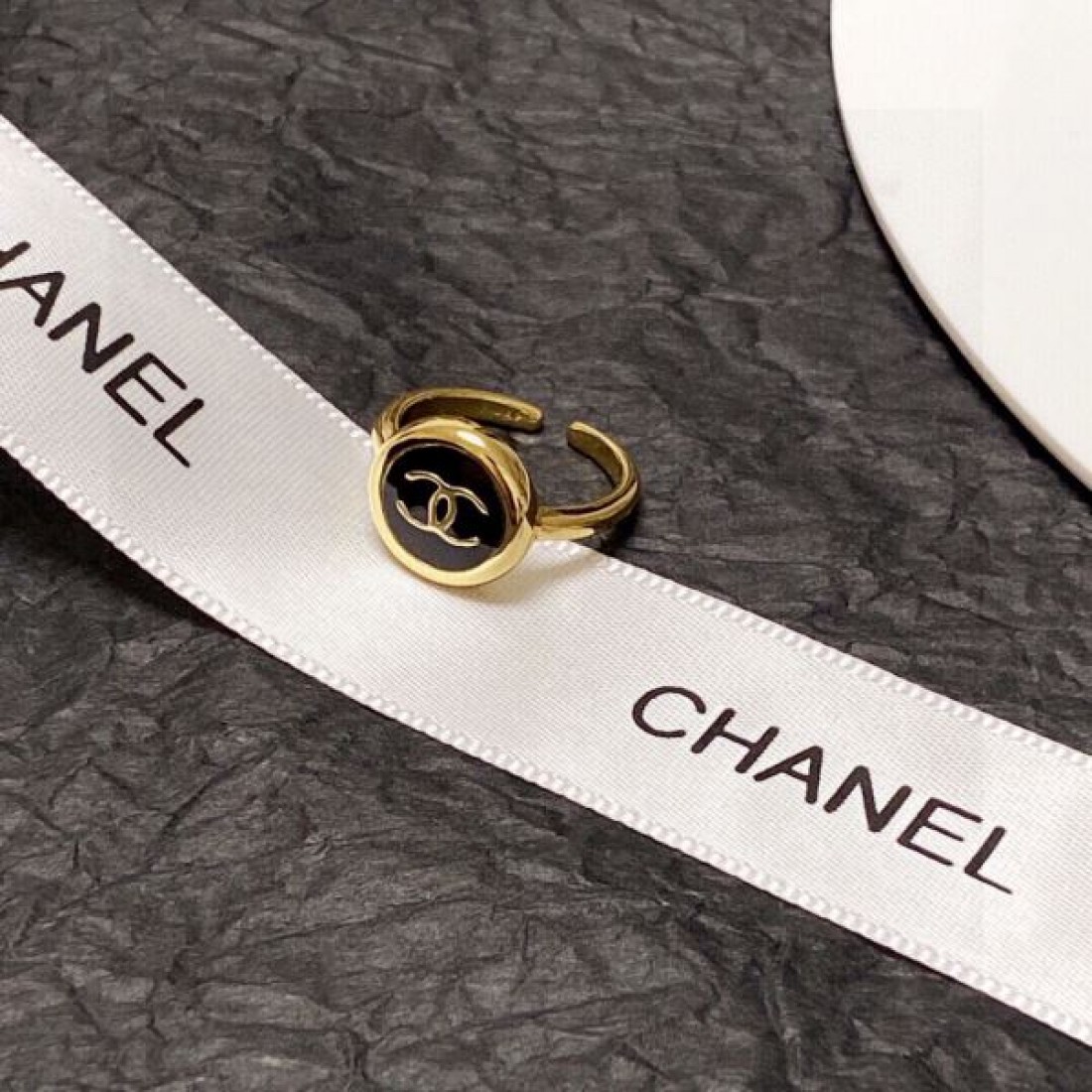 上品な輝きを放つ シャネル CHANEL スーパーコピー リング 魅惑的に