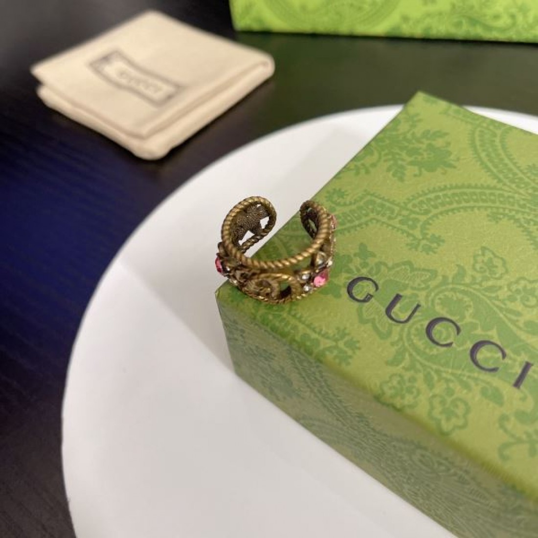 高貴で魅惑的な GUCCI グッチ スーパーコピー リング 洗練された輝き