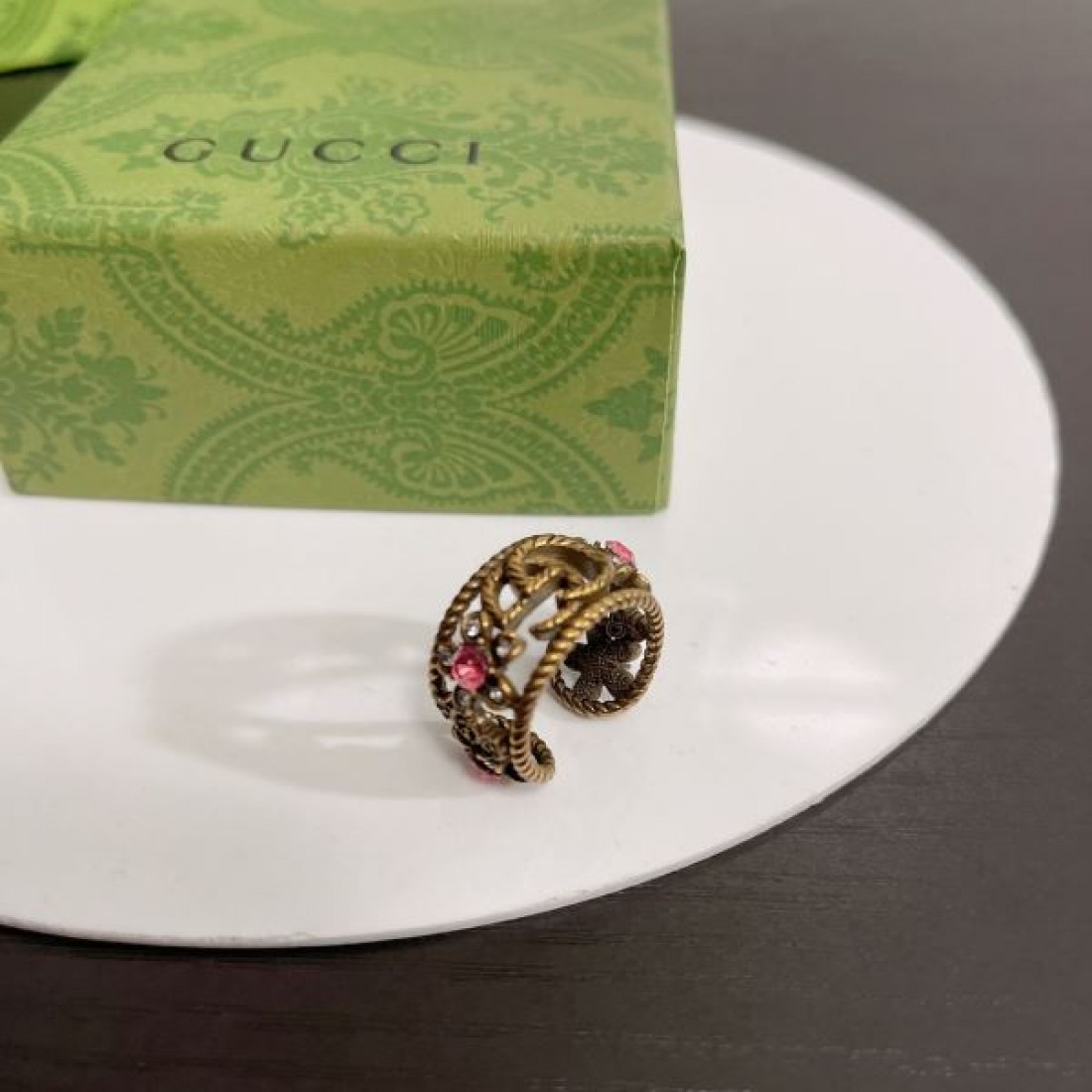 高貴で魅惑的な GUCCI グッチ スーパーコピー リング 洗練された輝き