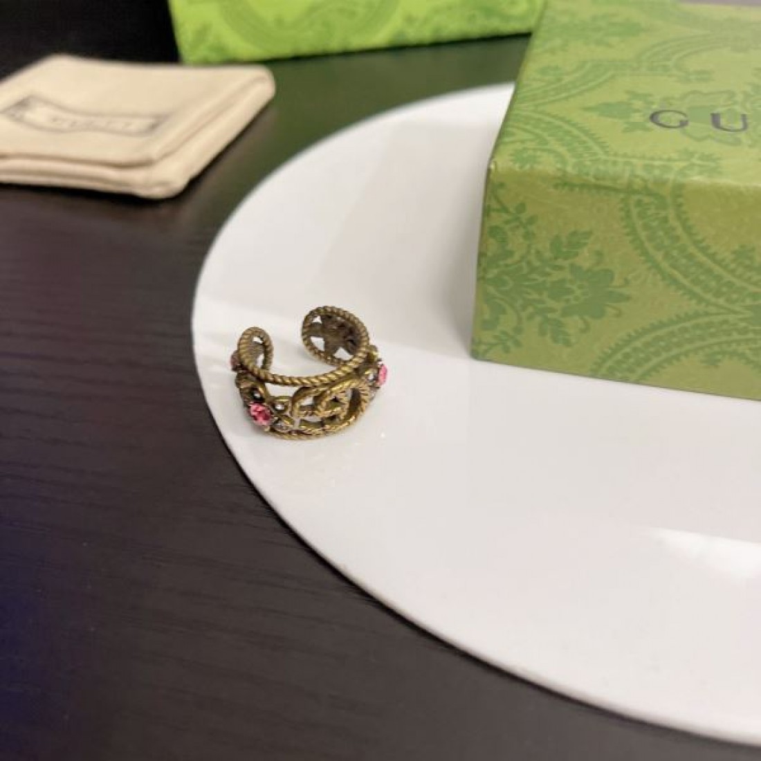 高貴で魅惑的な GUCCI グッチ スーパーコピー リング 洗練された輝き
