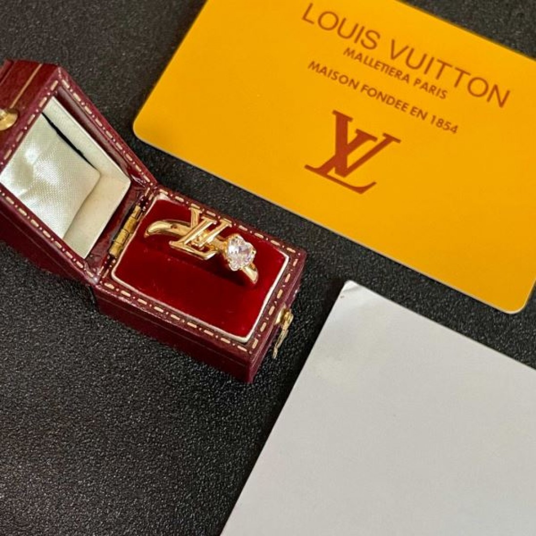LOUIS VUITTON ルイヴィトン コピー リング 気品あふれる洗練デザイン