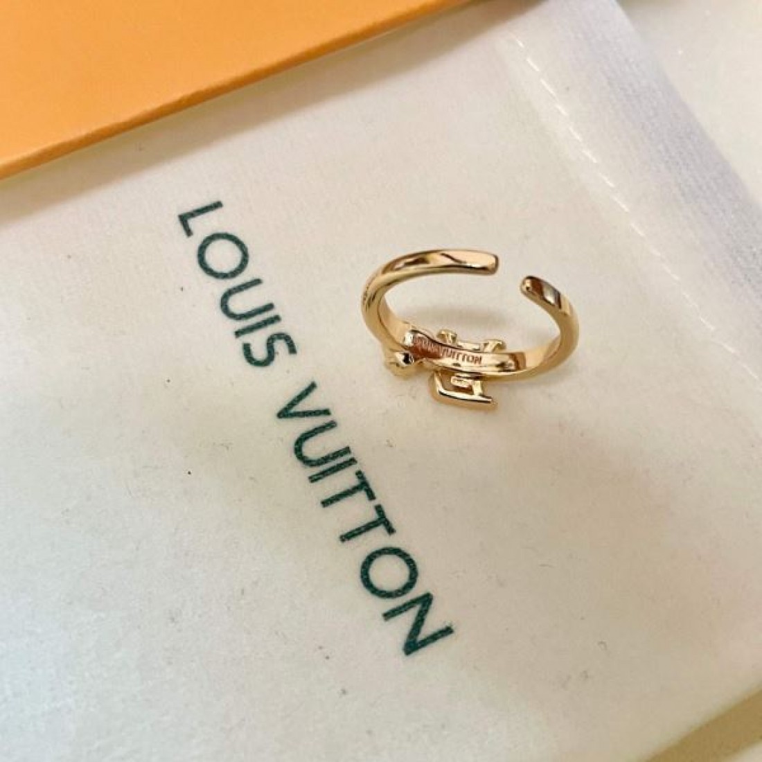 LOUIS VUITTON ルイヴィトン コピー リング 気品あふれる洗練デザイン