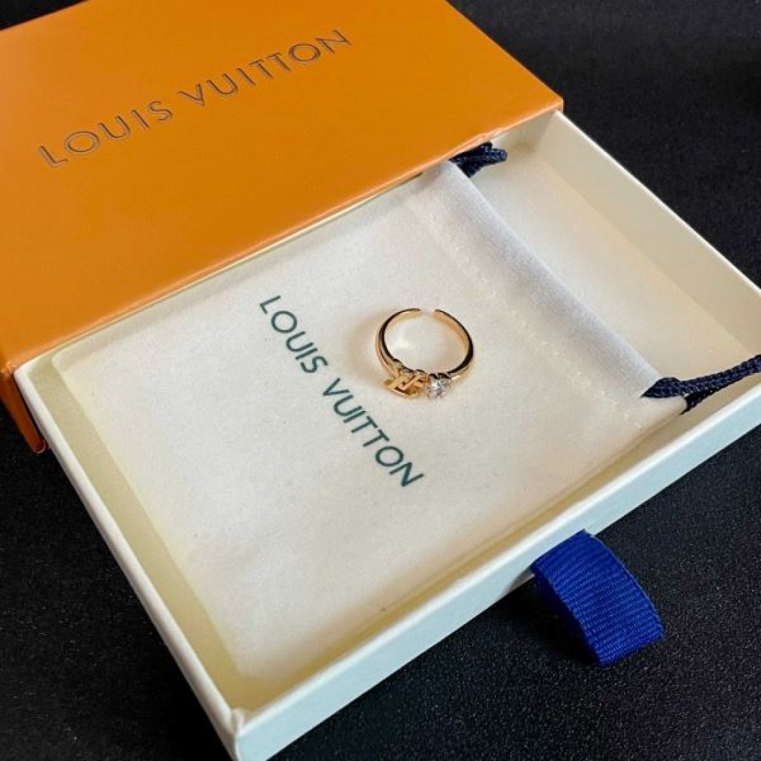 LOUIS VUITTON ルイヴィトン コピー リング 気品あふれる洗練デザイン