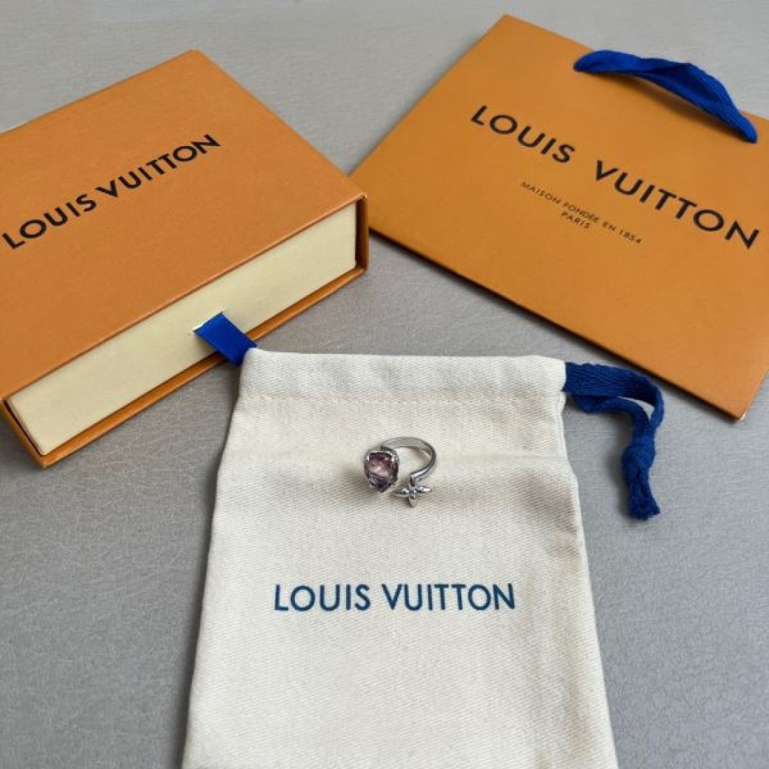 贅沢で華やかな LOUIS VUITTON ルイヴィトン コピー リング 女性らしい輝き
