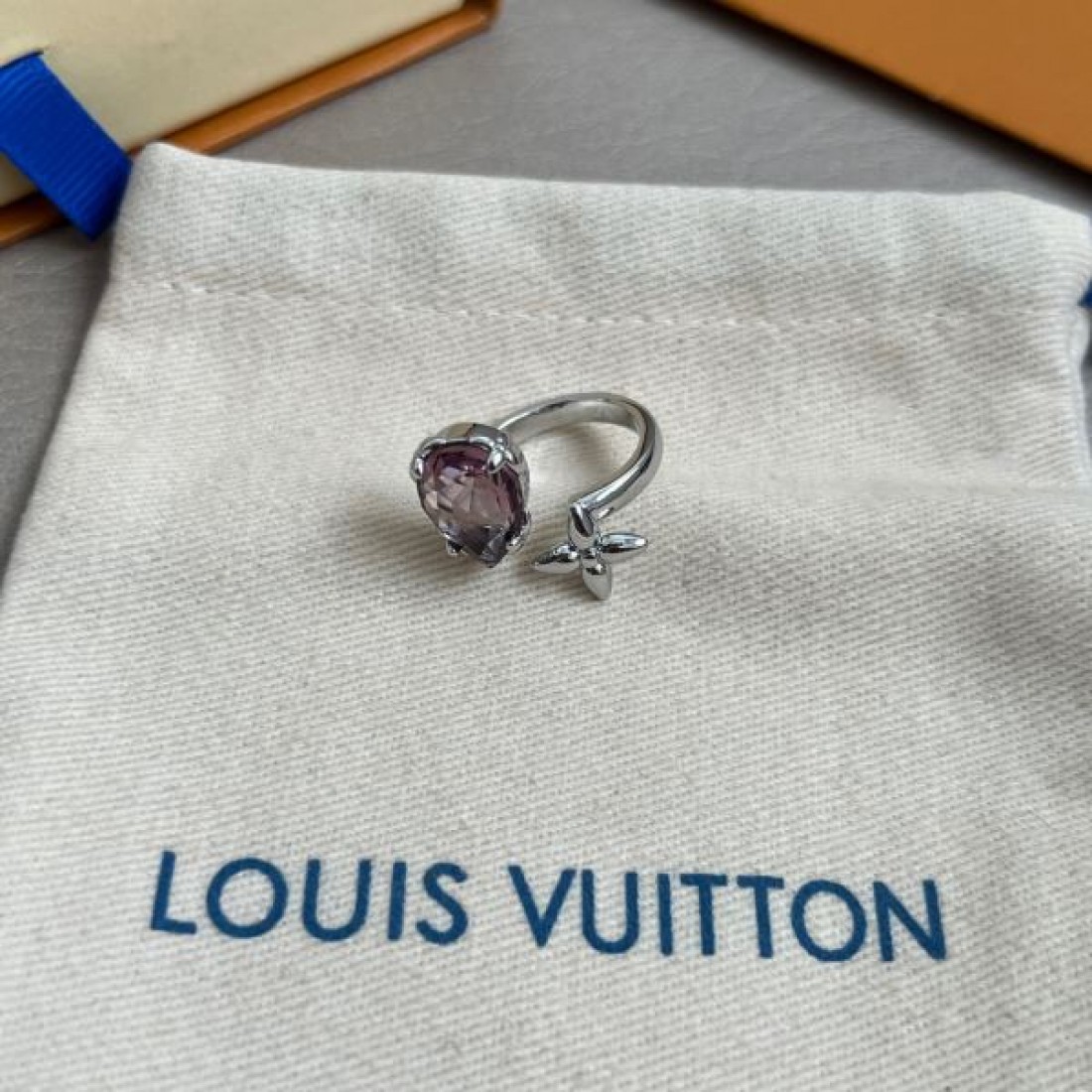 贅沢で華やかな LOUIS VUITTON ルイヴィトン コピー リング 女性らしい輝き