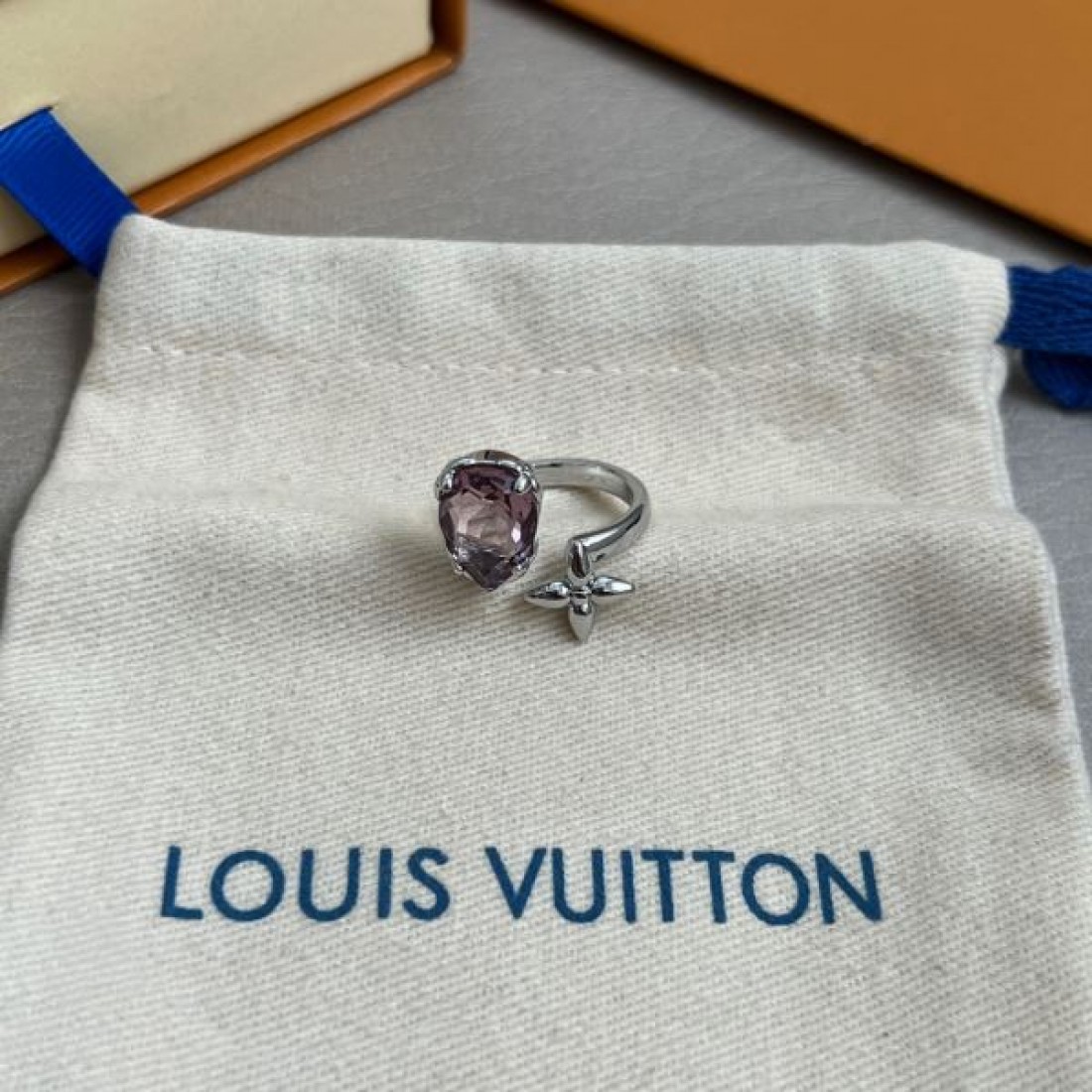 贅沢で華やかな LOUIS VUITTON ルイヴィトン コピー リング 女性らしい輝き