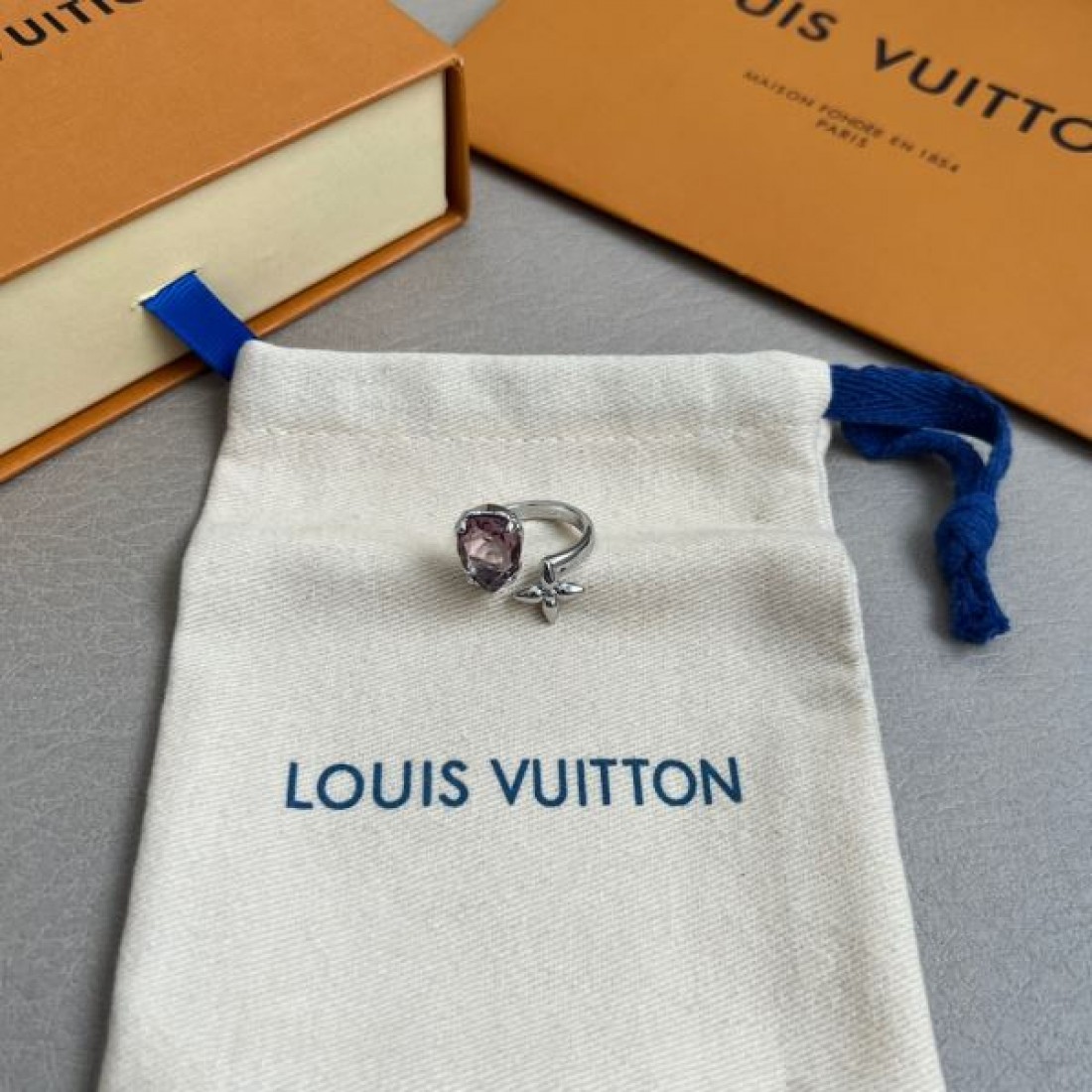 贅沢で華やかな LOUIS VUITTON ルイヴィトン コピー リング 女性らしい輝き