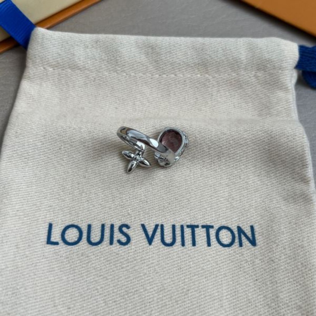 贅沢で華やかな LOUIS VUITTON ルイヴィトン コピー リング 女性らしい輝き
