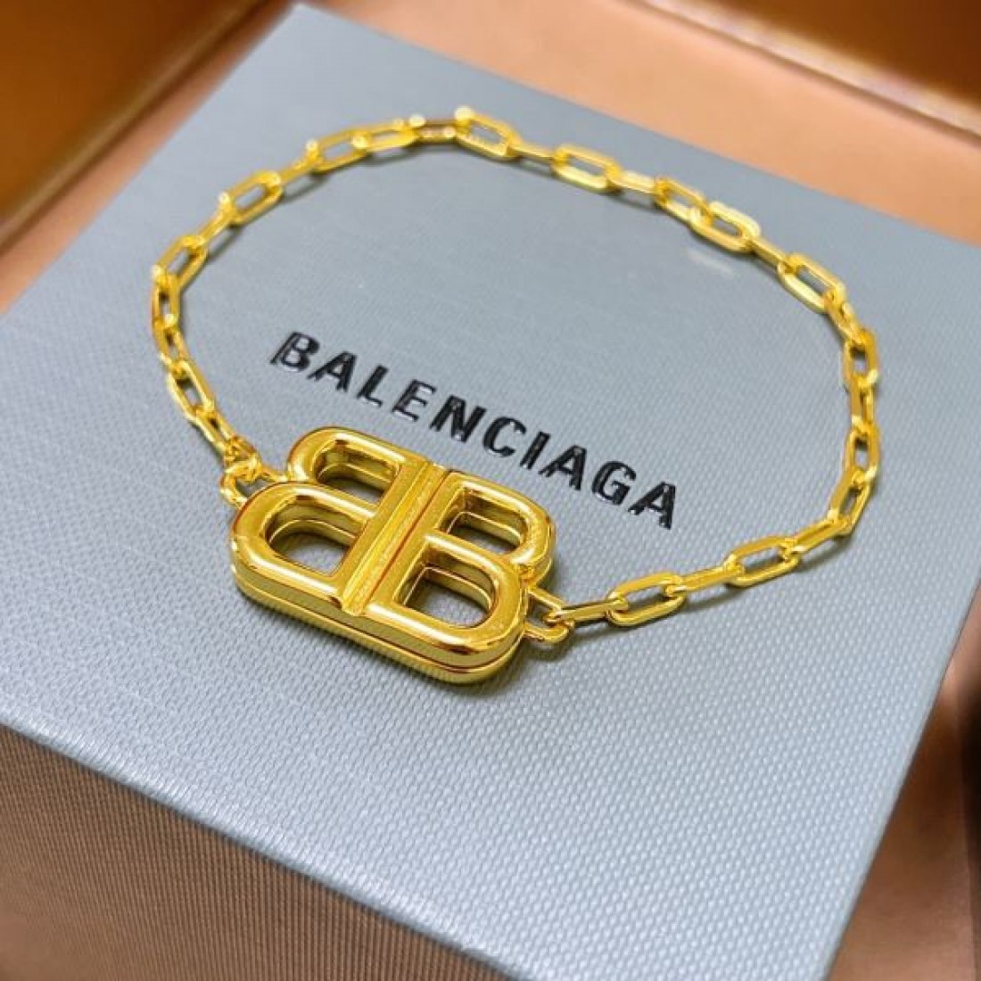  高級感ただよう BALENCIAGA バレンシアガ コピー ブレスレット 特別感あふれる