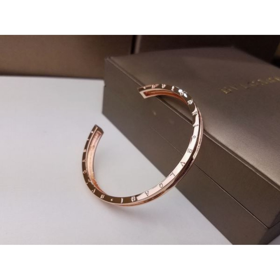  洗練されたデザイン BVLGARI ブルガリ コピー ブレスレット 気品あふれる