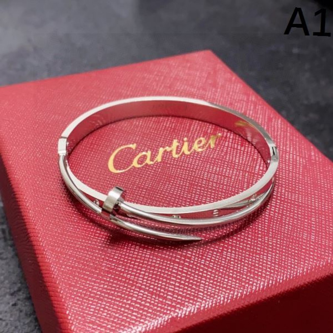 存在感のある美しさ CARTIER カルティエ コピー ブレスレット プレミアムな輝き