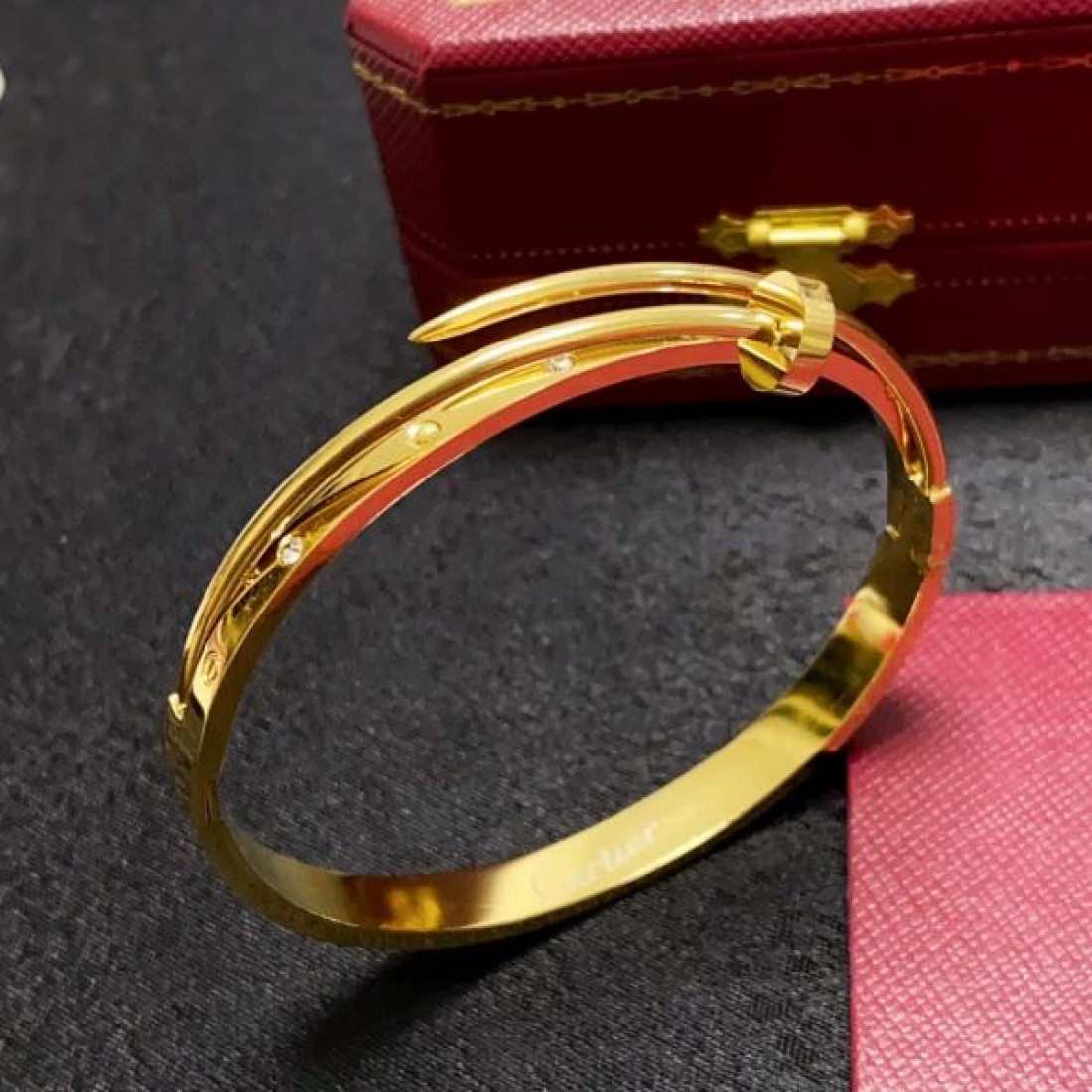 存在感のある美しさ CARTIER カルティエ コピー ブレスレット プレミアムな輝き