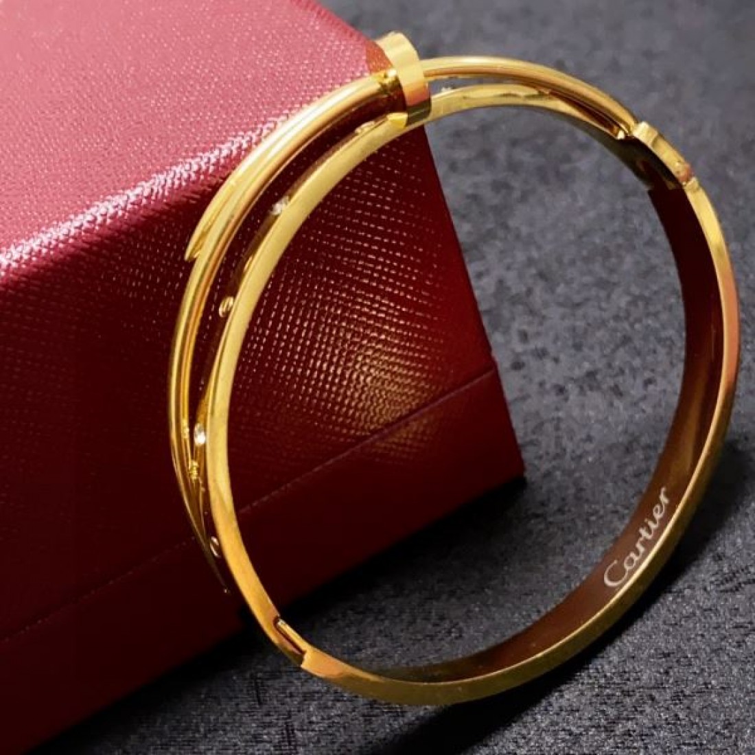 存在感のある美しさ CARTIER カルティエ コピー ブレスレット プレミアムな輝き